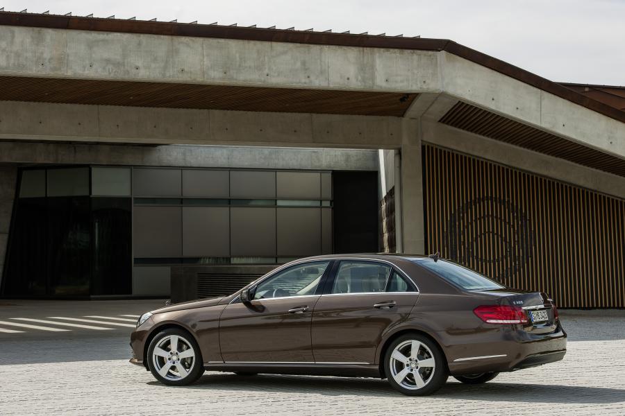  Mercedes-Benz E300 BlueTEC Hybrid 2013 года  (фото 23 из 30)
